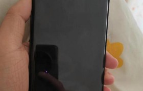 不贴钢化膜的危害（保护屏幕免受划痕和碎裂的威胁）