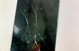 手机压屏后效果如何？（手机压屏对屏幕和功能的影响程度是什么？）