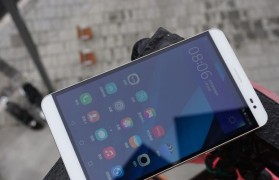 华为荣耀2（性能出众、拍照精准、用户体验卓越，华为荣耀2荣耀之作）