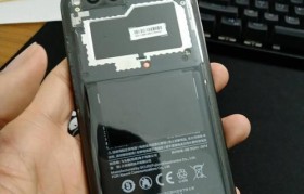 小米6玻璃后盖——华丽与脆弱并存（探索小米6玻璃后盖的设计与耐久性）