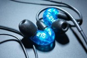 舒尔SE215耳机的音质和舒适度评测（一款值得关注的高性价比入门级耳机）