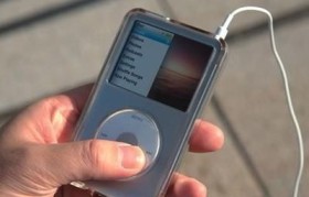 iPod（一款颠覆音乐传播方式的创新设备）